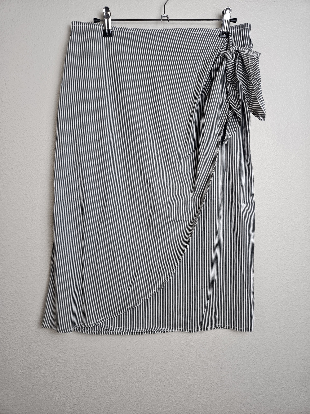 Chaps Gray and White Striped Wrap Midi Skirt with Side Tie Size 8